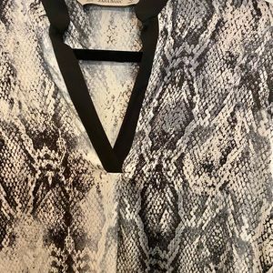 NWT Zara long sleeve python print top- xs